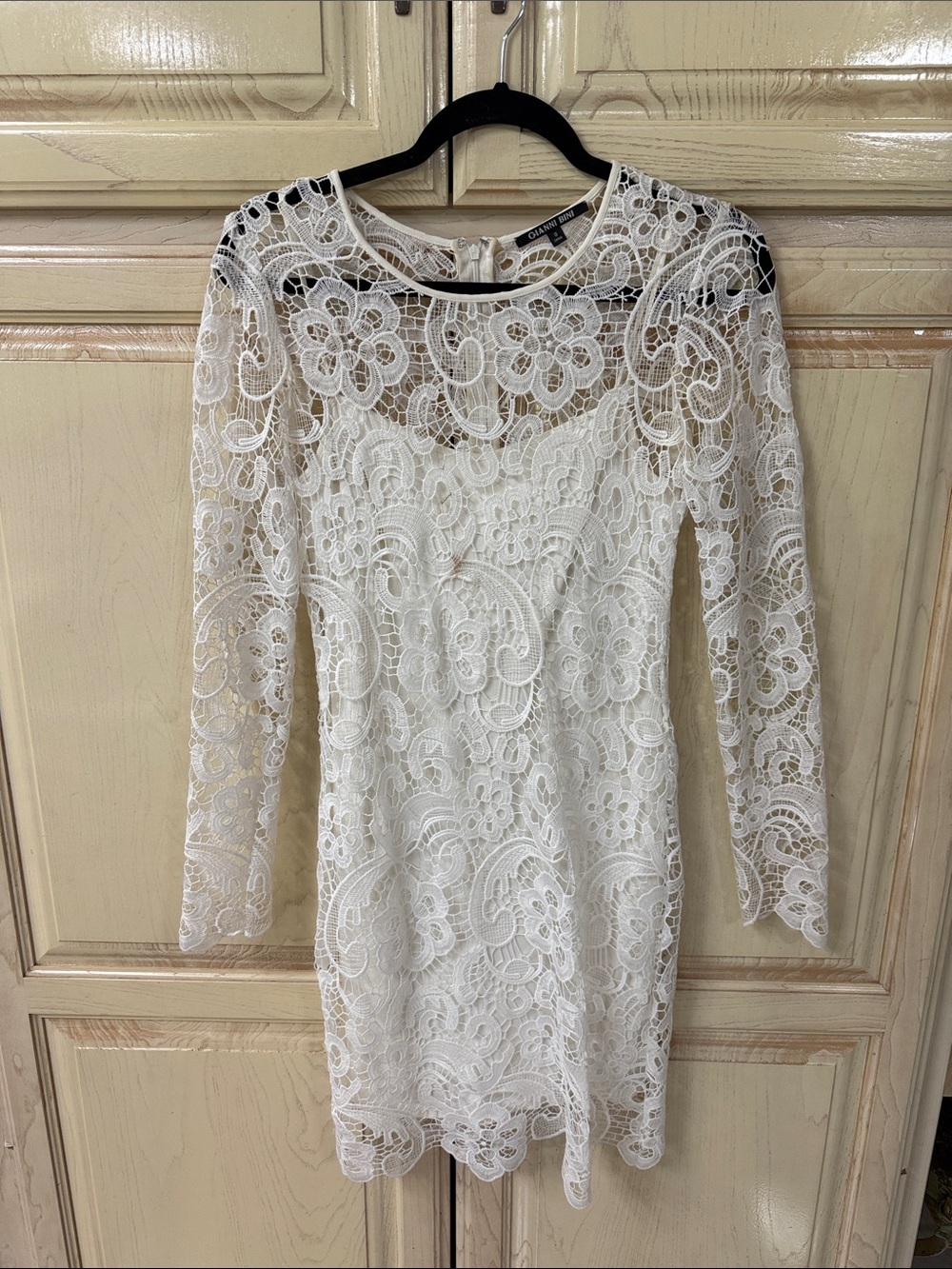 White Lace Long-Sleeve Fitted Dress